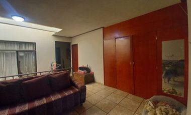CASA EN VENTA CERCA AV TONALTECAS Y AV JUAREZ.