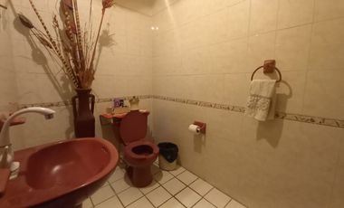 CASA EN VENTA CERCA AV TONALTECAS Y AV JUAREZ.