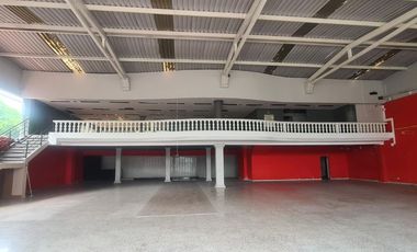 LOCAL COMERCIAL ARRIENDO AREA 1023 M2 PRADOS DEL NORTE CALI VALLE DEL CAUCA