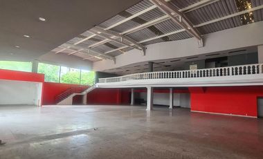 LOCAL COMERCIAL ARRIENDO AREA 1023 M2 PRADOS DEL NORTE CALI VALLE DEL CAUCA