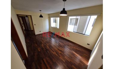 Alquilo Práctico Y Acogedor Departamento Frente A Parque En 1Er Piso De 1 Dorm. - Surco Zona Segura Y Residencial