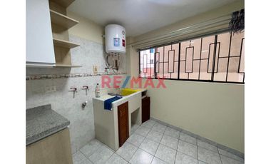 Alquilo Práctico Y Acogedor Departamento Frente A Parque En 1Er Piso De 1 Dorm. - Surco Zona Segura Y Residencial