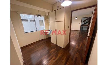 Alquilo Práctico Y Acogedor Departamento Frente A Parque En 1Er Piso De 1 Dorm. - Surco Zona Segura Y Residencial