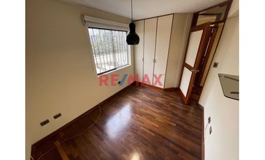 Alquilo Práctico Y Acogedor Departamento Frente A Parque En 1Er Piso De 1 Dorm. - Surco Zona Segura Y Residencial