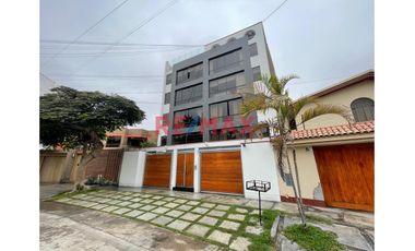 Alquilo Práctico Y Acogedor Departamento Frente A Parque En 1Er Piso De 1 Dorm. - Surco Zona Segura Y Residencial