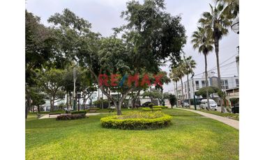 Alquilo Práctico Y Acogedor Departamento Frente A Parque En 1Er Piso De 1 Dorm. - Surco Zona Segura Y Residencial