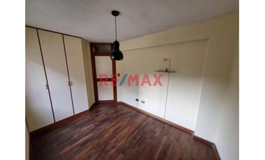 Alquilo Práctico Y Acogedor Departamento Frente A Parque En 1Er Piso De 1 Dorm. - Surco Zona Segura Y Residencial