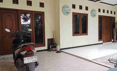 Jual Rumah
Perum Griya Samudra Asri
Taman Sidoarjo

Luas 108m2 ( 9x12 )
Full Bangunan
Kamar tidur 3
Kamar mandi 1
Air PDAM + Sumur
PLN 1300
Row jln 6m
Surat SHM

Harga 550 Juta
Cash / KPR

Minat
08123217----