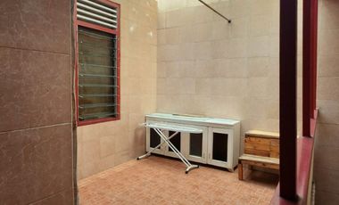 DISEWAKAN Rumah 1,5 Lt, Rapi, Strategis, Row 2 mbl, Kelapa Gading