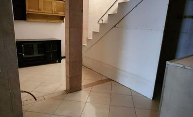 DISEWAKAN Rumah 1,5 Lt, Rapi, Strategis, Row 2 mbl, Kelapa Gading