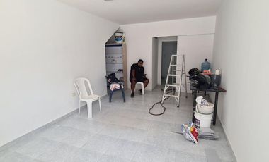 LOCAL COMERCIAL ARRIENDO  AREA 200 M2 COLSEGUROS VIA PRINCIPAL