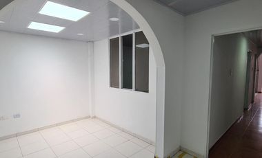 LOCAL COMERCIAL ARRIENDO  AREA 200 M2 COLSEGUROS VIA PRINCIPAL