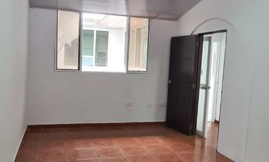 LOCAL COMERCIAL ARRIENDO  AREA 200 M2 COLSEGUROS VIA PRINCIPAL