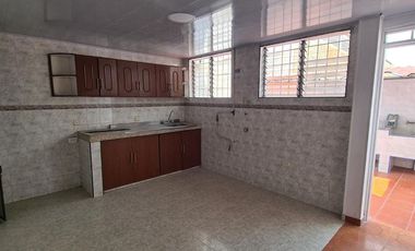 LOCAL COMERCIAL ARRIENDO  AREA 200 M2 COLSEGUROS VIA PRINCIPAL