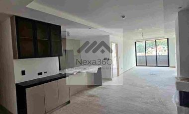 Departamento de lujo , por estrenar , tres habitaciones, dos parqueos, bodega.