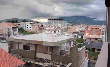 Departamento nuevo , tres habitaciones, dos parqueos , edificio de lujo.