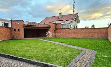 EN VENTA - Casa dentro de condominio, sector de Río Amarillo