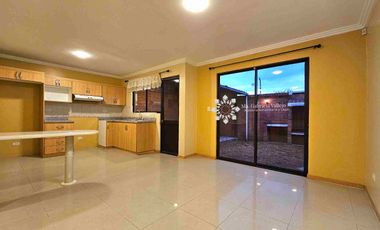 EN VENTA - Casa dentro de condominio, sector de Río Amarillo
