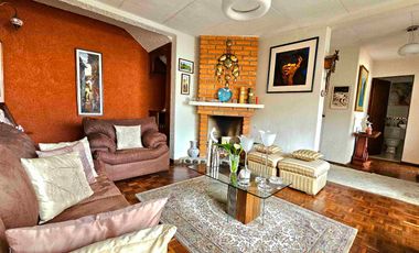 EN VENTA - CASA CON 4 DORMITORIOS Y ESTUDIO, EN EL BARRIO LAS PENCAS