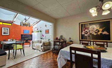 EN VENTA - CASA CON 4 DORMITORIOS Y ESTUDIO, EN EL BARRIO LAS PENCAS