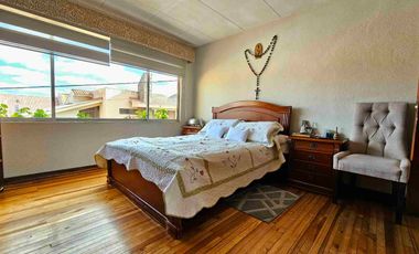 EN VENTA - CASA CON 4 DORMITORIOS Y ESTUDIO, EN EL BARRIO LAS PENCAS