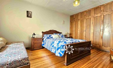 EN VENTA - CASA CON 4 DORMITORIOS Y ESTUDIO, EN EL BARRIO LAS PENCAS