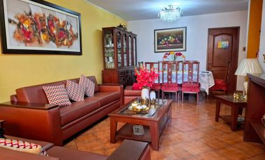 CASA EN VENTA EN PLENA AVENIDA NARANJAL A UNA CUADRA DE AV. PALMERAS, EN LOS OLIVOS