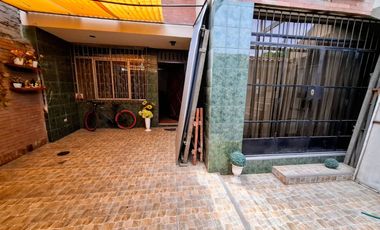 CASA EN VENTA EN PLENA AVENIDA NARANJAL A UNA CUADRA DE AV. PALMERAS, EN LOS OLIVOS