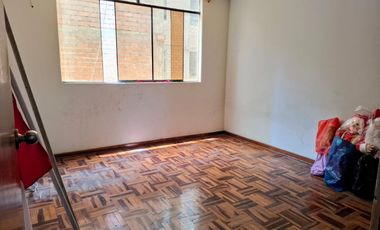 CASA EN VENTA EN PLENA AVENIDA NARANJAL A UNA CUADRA DE AV. PALMERAS, EN LOS OLIVOS