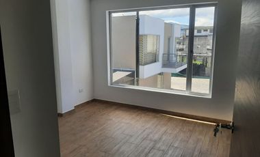 Vendo casa Valle de los chillos