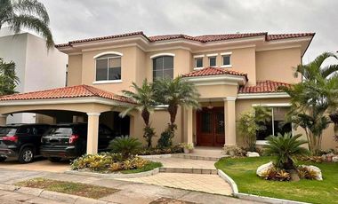 Terreno a la venta en la Urb. Estancias del rio✅