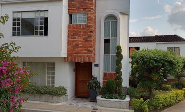 SE VENDE O PERMUTA CASA EN FLORIDABLANCA, SANTANDER.