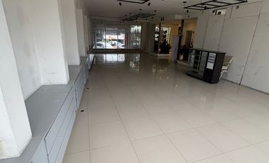 EXCELENTE LOCAL EN RENTA BOSQUES DE LAS LOMAS