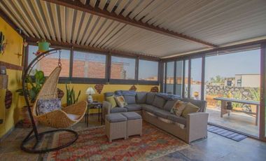 Casa en Residencial, con Espacios Versátiles y Estilo Único