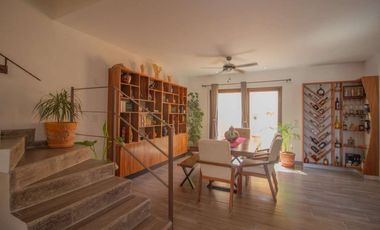 Casa en Residencial, con Espacios Versátiles y Estilo Único