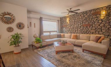 Casa en Residencial, con Espacios Versátiles y Estilo Único