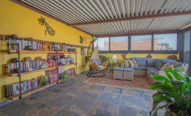 Casa en Residencial, con Espacios Versátiles y Estilo Único