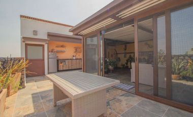 Casa en Residencial, con Espacios Versátiles y Estilo Único