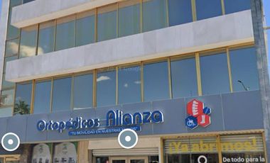 OFICINAS EN SEGUNDO PISO EN EDIFICIO SOBRE AVE UNIVERSIDAD