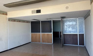 OFICINAS EN SEGUNDO PISO EN EDIFICIO SOBRE AVE UNIVERSIDAD
