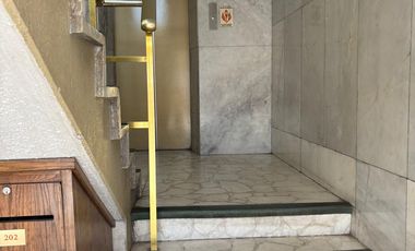 OFICINAS EN SEGUNDO PISO EN EDIFICIO SOBRE AVE UNIVERSIDAD