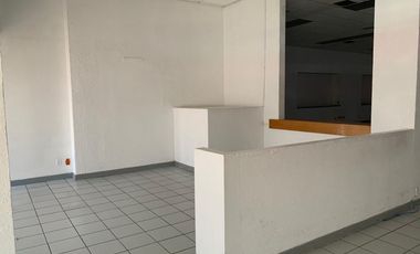 LOCAL EN PLANTA BAJA CON SOTANO EN EDIFICIO SOBRE AVE UNIVERSIDAD