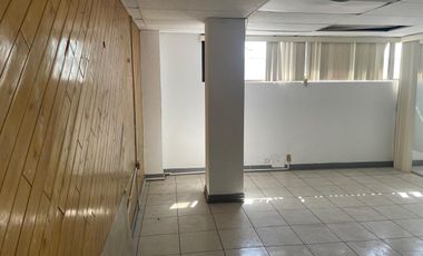 OFICINAS HABILITADAS EN MEZZANINE EN EDIFICIO SOBRE AVENIDA UNIVERSIDAD