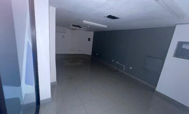 OFICINAS HABILITADAS EN MEZZANINE EN EDIFICIO SOBRE AVENIDA UNIVERSIDAD