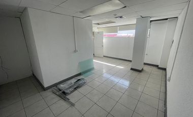 OFICINAS HABILITADAS EN MEZZANINE EN EDIFICIO SOBRE AVENIDA UNIVERSIDAD