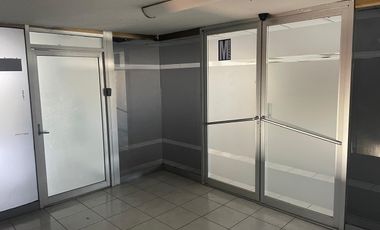 OFICINAS HABILITADAS EN MEZZANINE EN EDIFICIO SOBRE AVENIDA UNIVERSIDAD