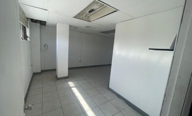 OFICINAS HABILITADAS EN MEZZANINE EN EDIFICIO SOBRE AVENIDA UNIVERSIDAD