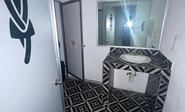 OFICINAS HABILITADAS EN MEZZANINE EN EDIFICIO SOBRE AVENIDA UNIVERSIDAD
