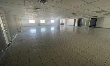 OFICINAS HABILITADAS EN MEZZANINE EN EDIFICIO SOBRE AVENIDA UNIVERSIDAD