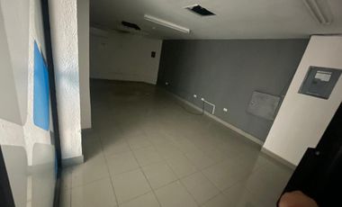 OFICINAS HABILITADAS EN MEZZANINE EN EDIFICIO SOBRE AVENIDA UNIVERSIDAD